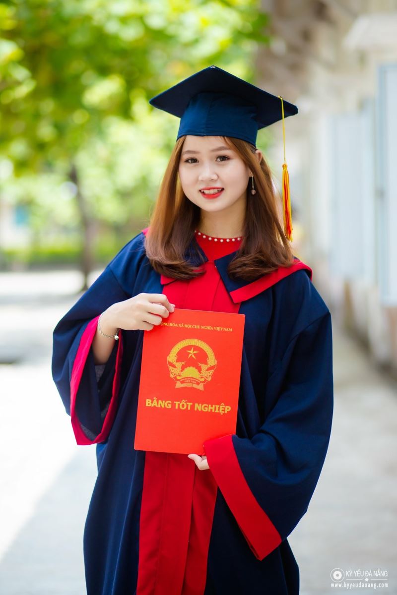 Thuê áo tốt nghiệp hcm giá rẽ